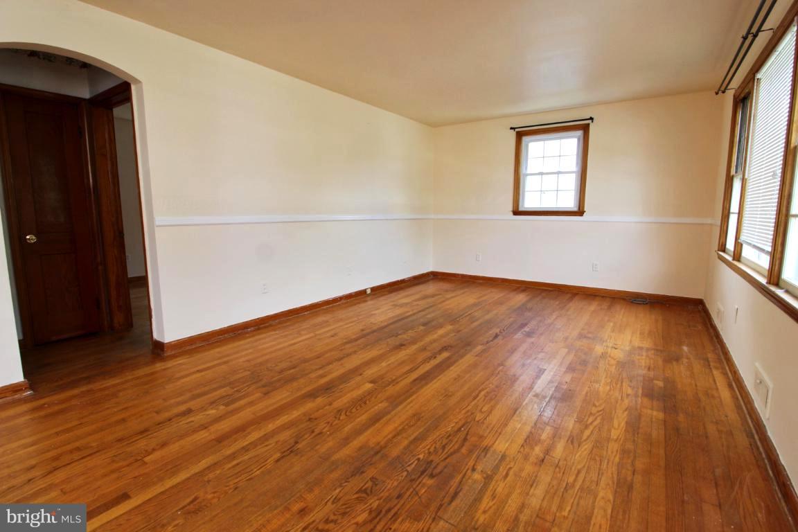 1203 June Road Halethorpe, MD 21227 - Photo 9 of 27 Living Room