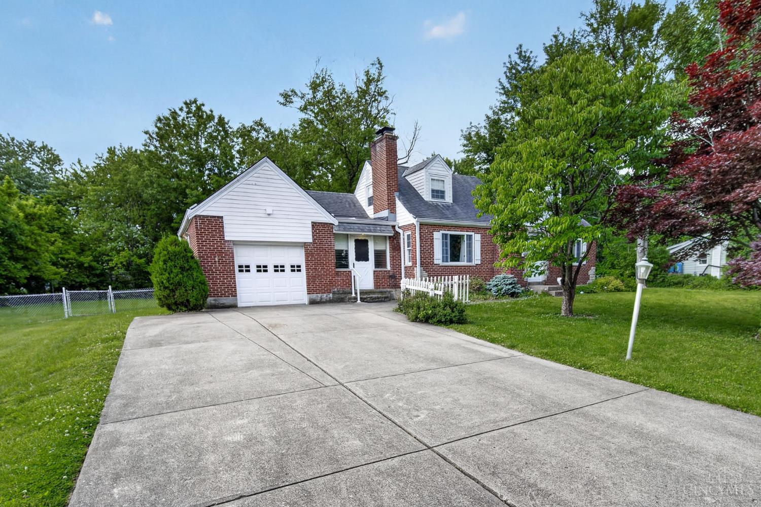 1065 Mc Kelvey Road Cincinnati, OH 45231 - Photo 2 of 38