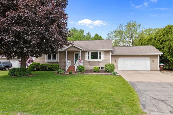 $399,900 | 1433 West Roselawn Drive, Appleton, WI 54914
