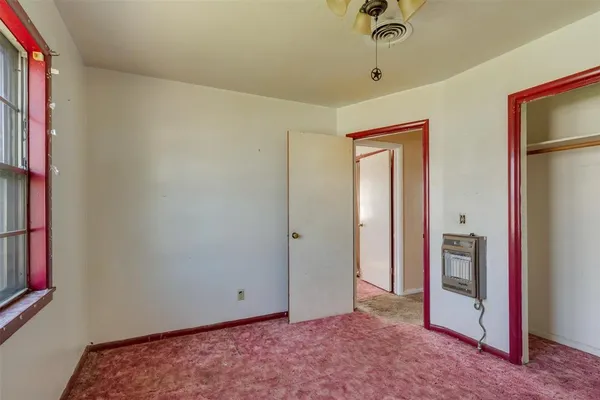a view of entryway with livingroom