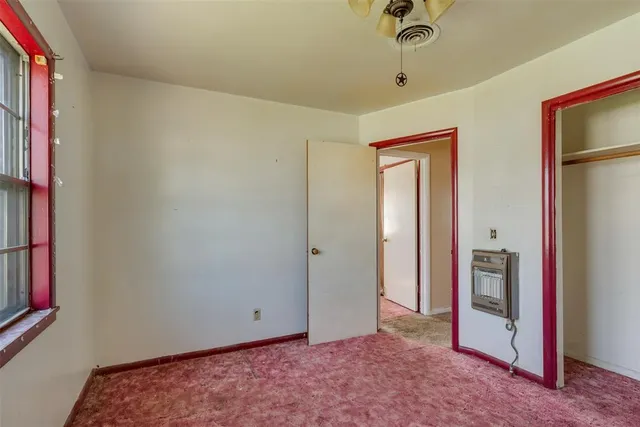 a view of entryway with livingroom