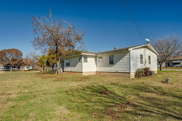 $95,000 | 207 North King Street, Henrietta, TX 76365