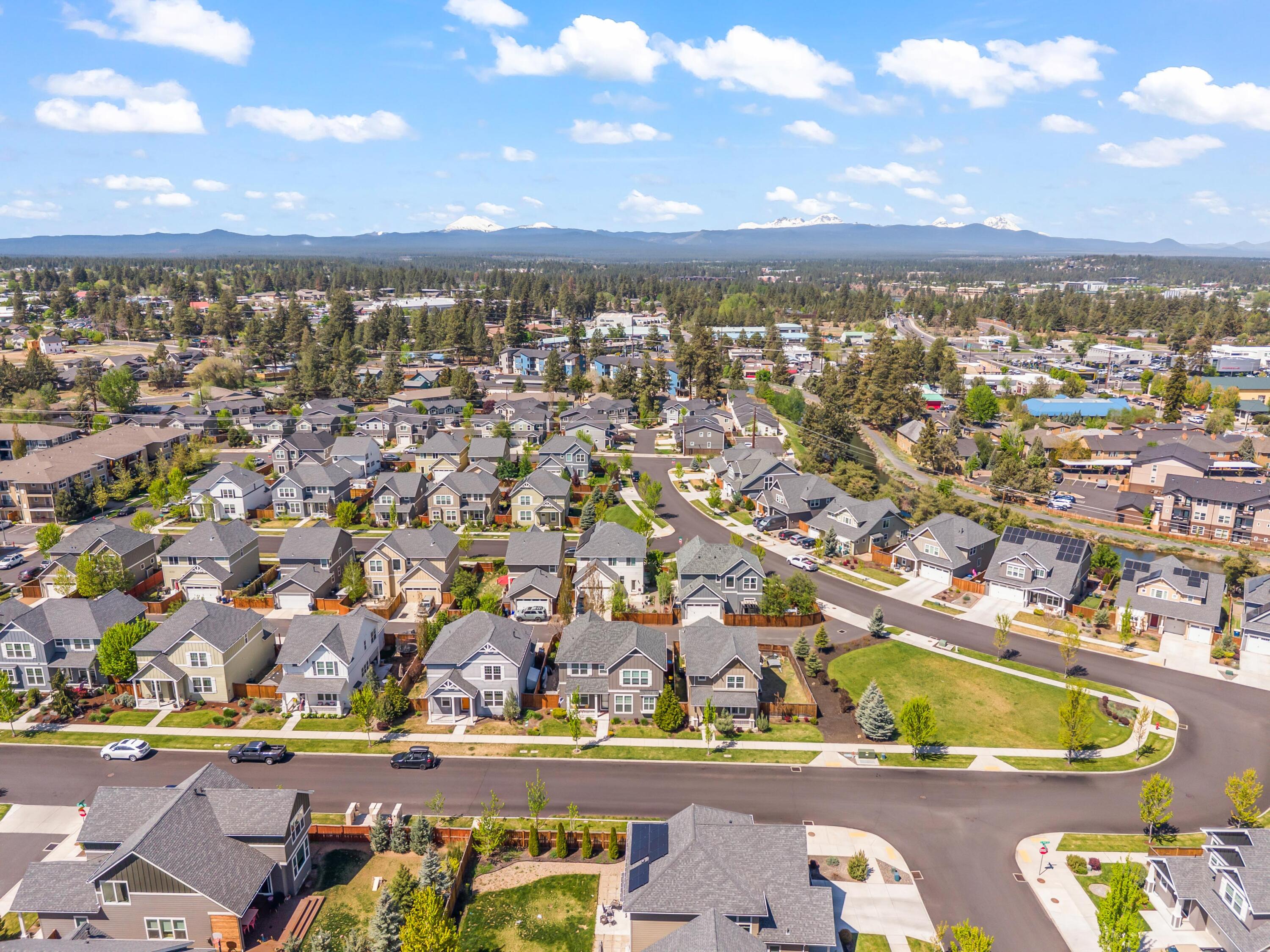 61591 Aaron Way Bend, OR 97702 - Photo 31 of 36 31