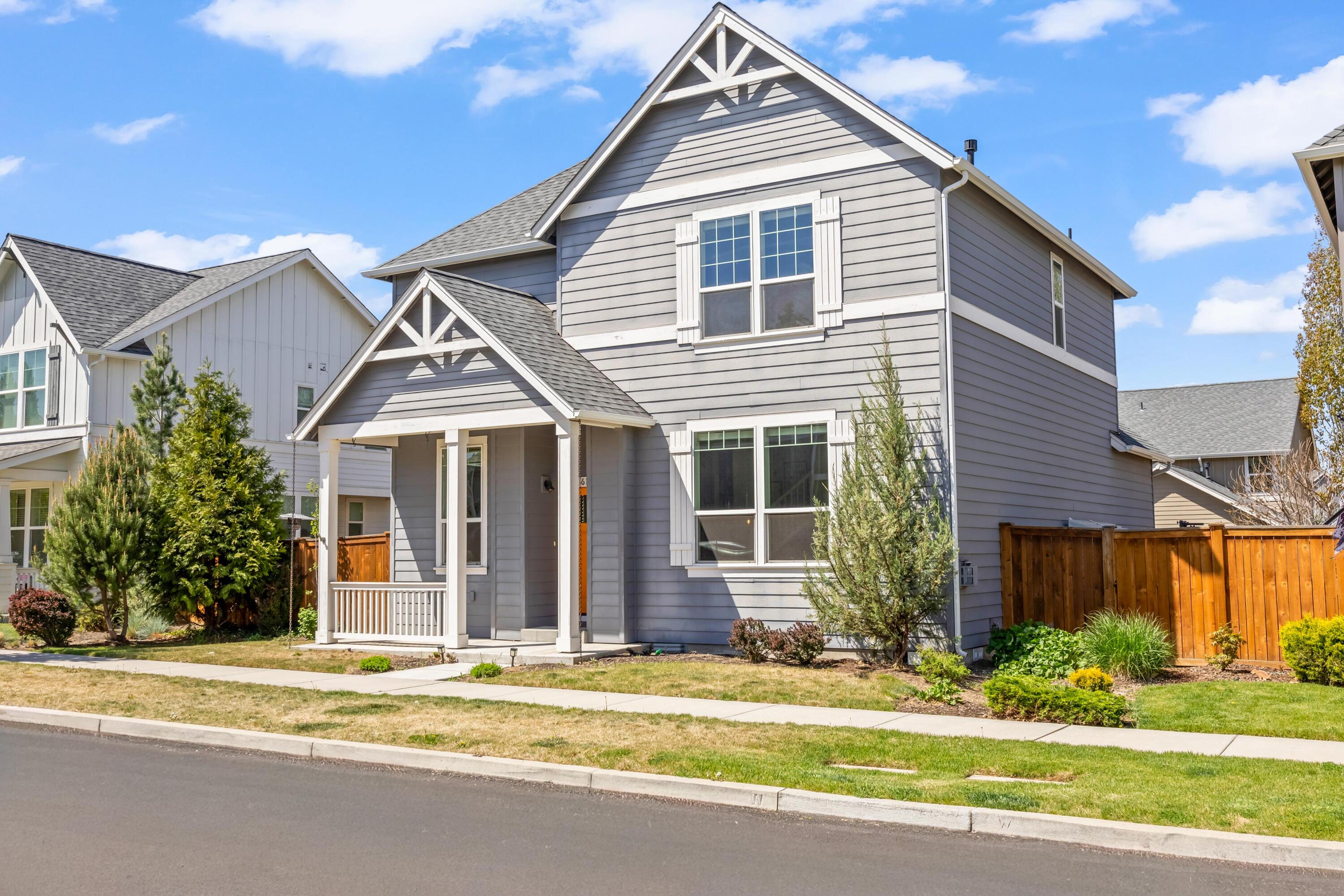 61591 Aaron Way Bend, OR 97702 - Photo 2 of 36 02