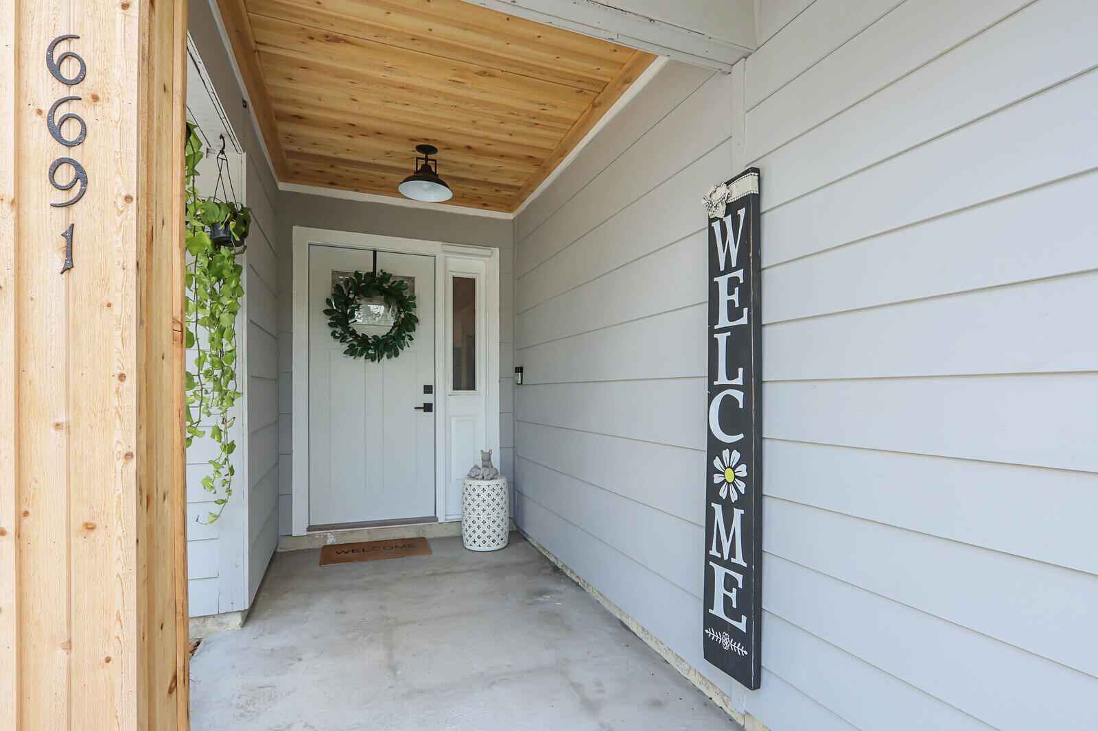 6691 Southeast Raintree Avenue Stuart, FL 34997 - Photo 3 of 36 Entry way