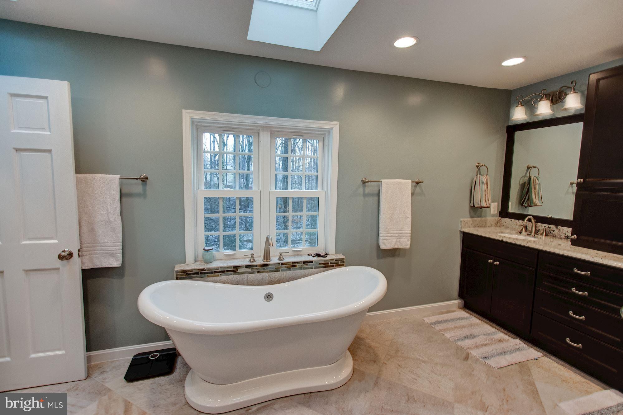 2036 Adams Hill Road Vienna, VA 22182 - Photo 12 of 25 Bath (Master)