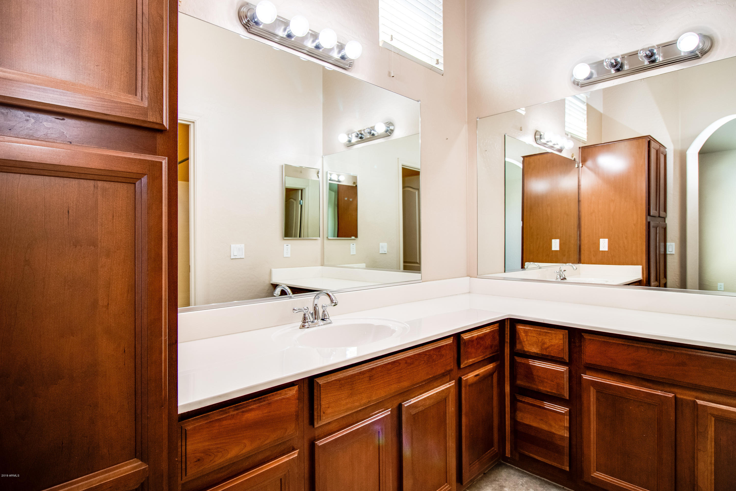 2150 East Bell Road, Unit 1102 Phoenix, AZ 85022 - Photo 7 of 33 Master Bathroom
