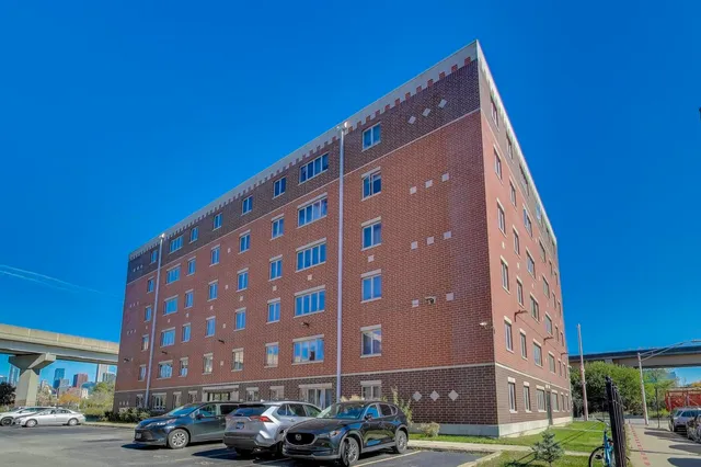 $260,000 | 1828 South Wentworth Avenue, Unit 3B, Chicago, IL 60616