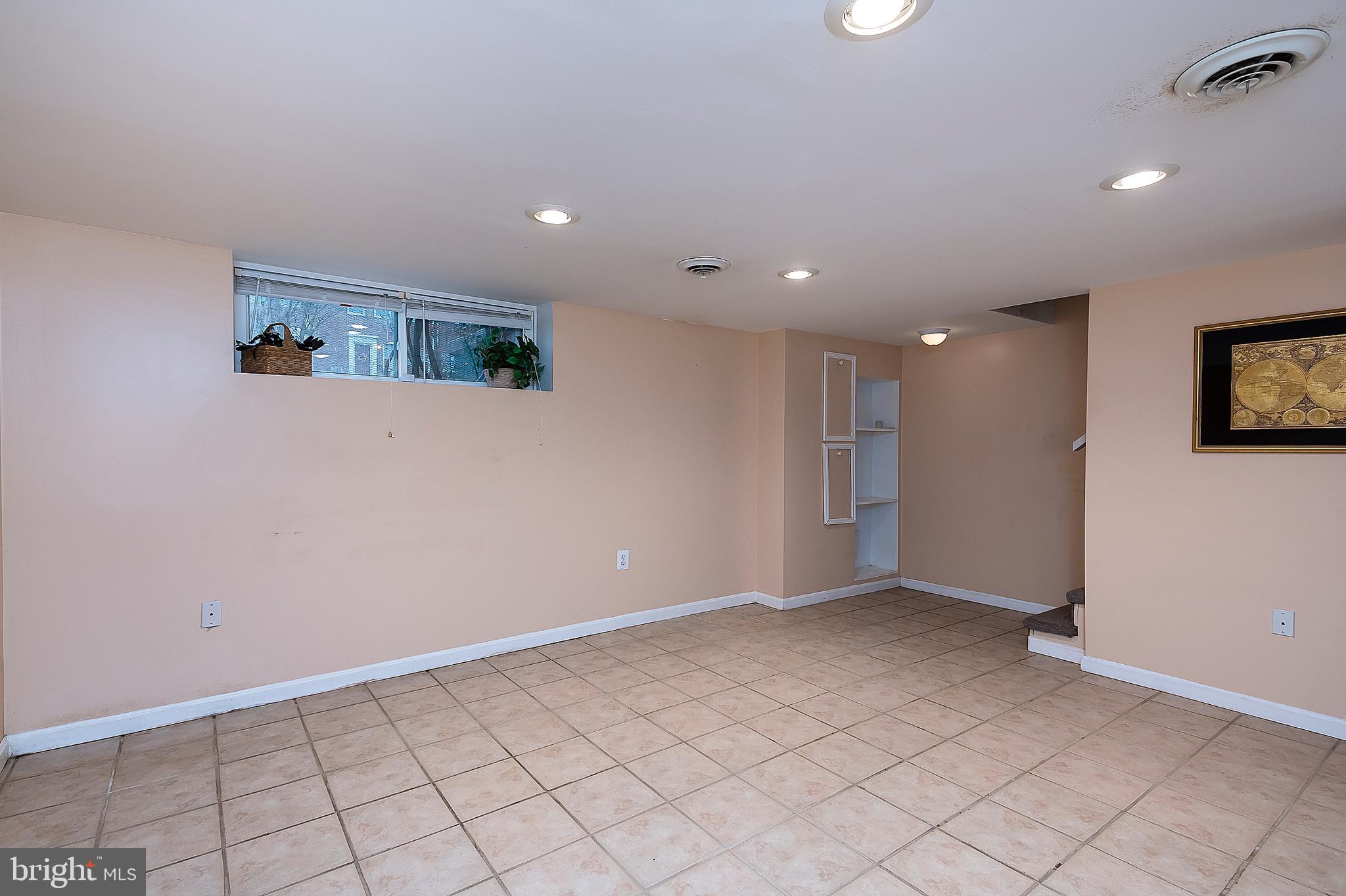 1616 Walterswood Road Baltimore, MD 21239 - Photo 10 of 24 Family Room