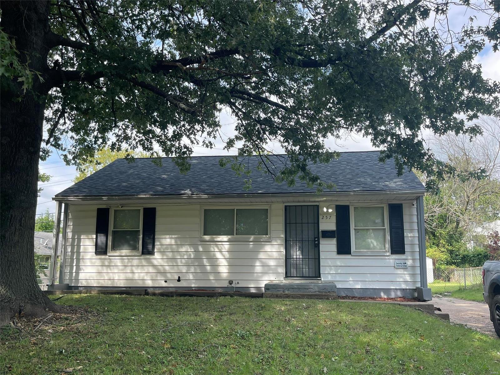 257 Cameron Road St. Louis, MO 63137 - Photo 1 of 30