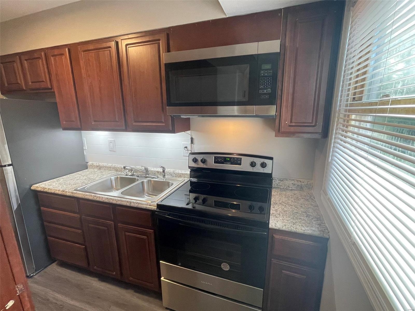 257 Cameron Road St. Louis, MO 63137 - Photo 11 of 30