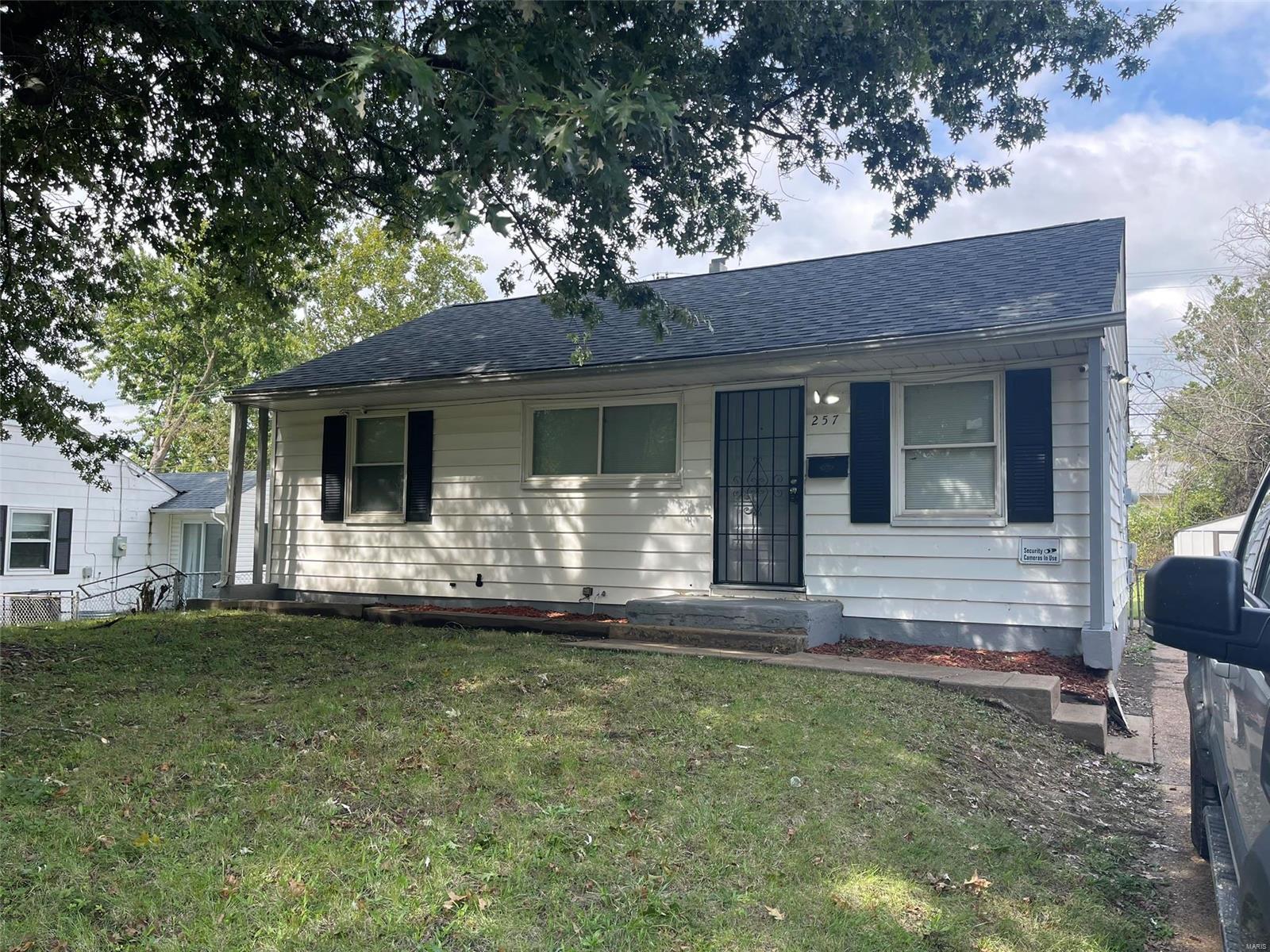 257 Cameron Road St. Louis, MO 63137 - Photo 2 of 30
