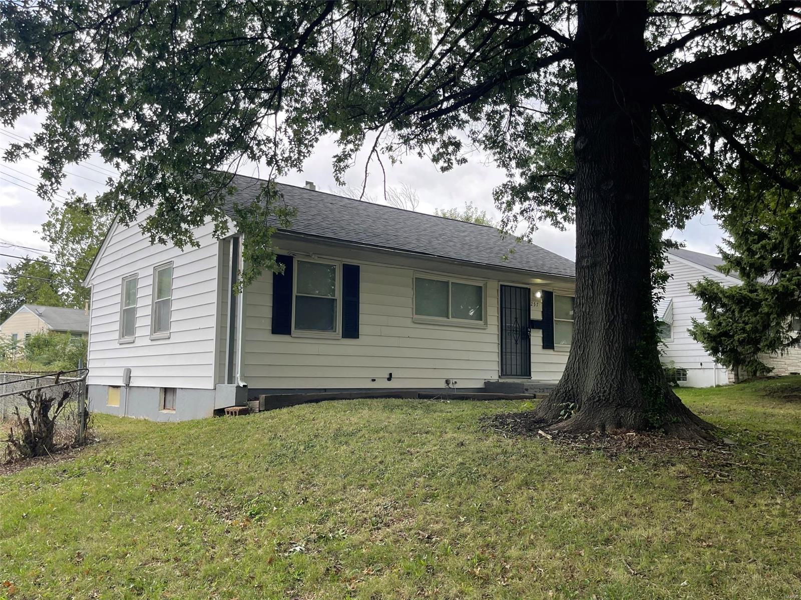 257 Cameron Road St. Louis, MO 63137 - Photo 3 of 30