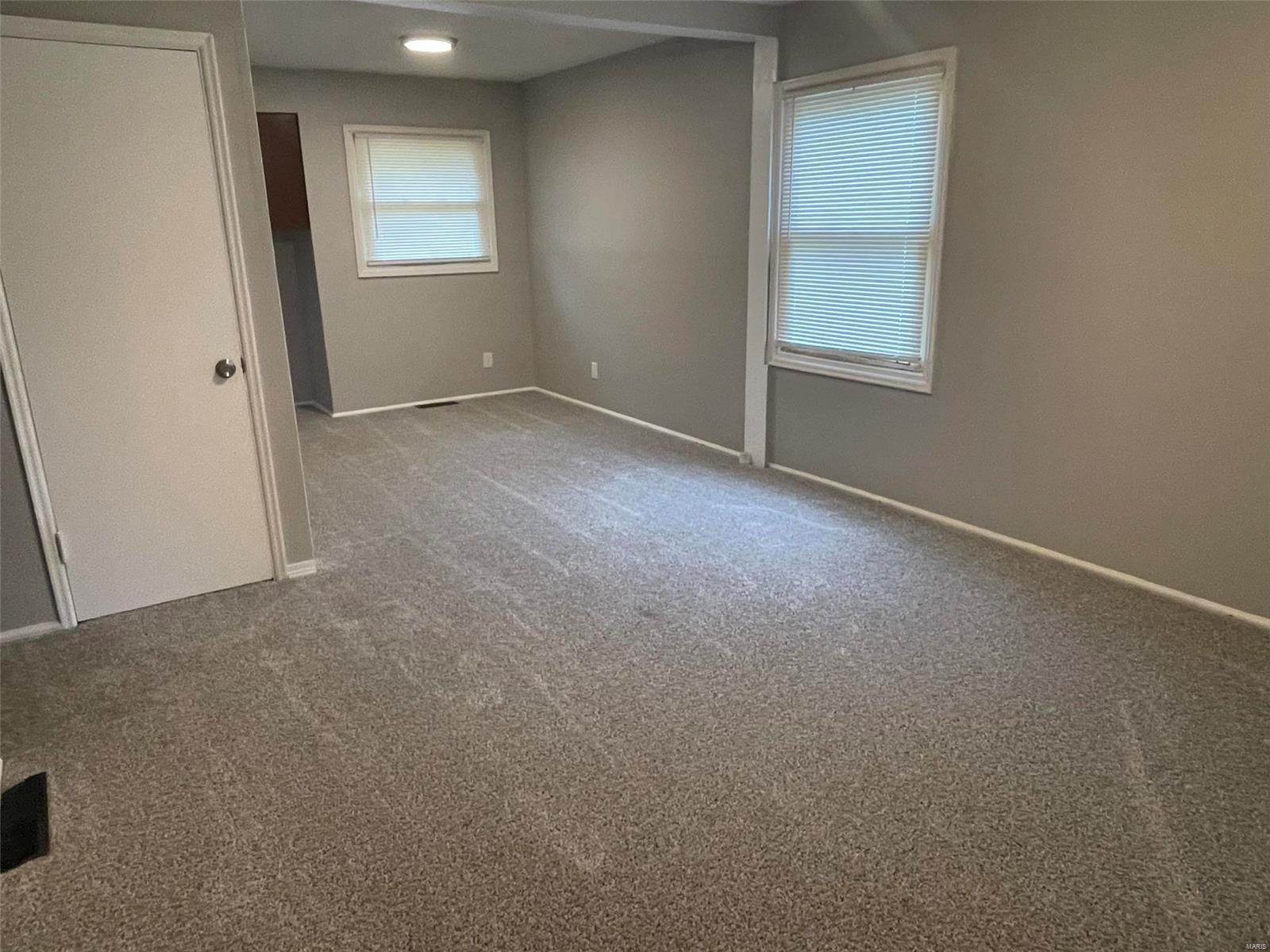 257 Cameron Road St. Louis, MO 63137 - Photo 6 of 30
