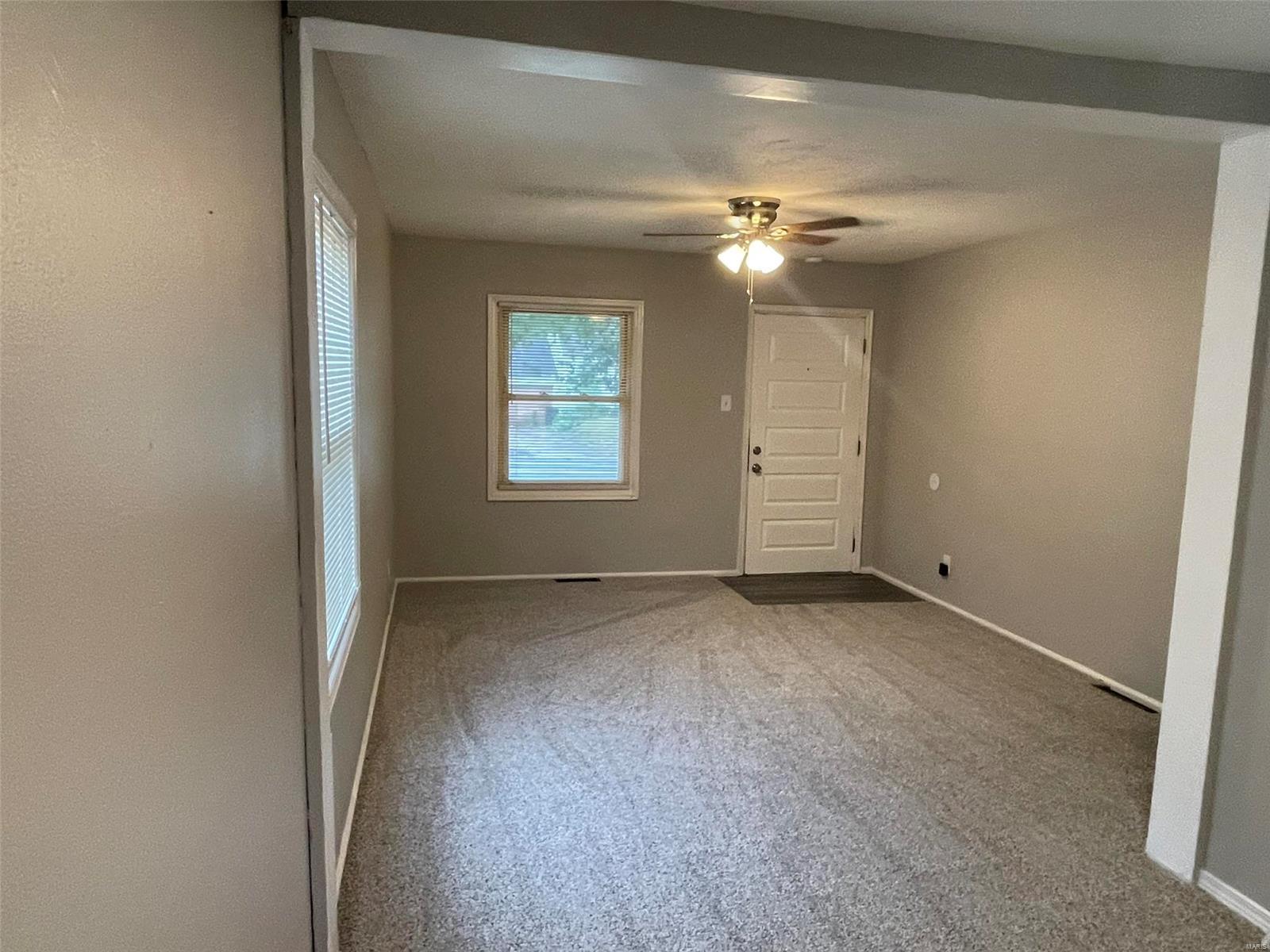 257 Cameron Road St. Louis, MO 63137 - Photo 8 of 30