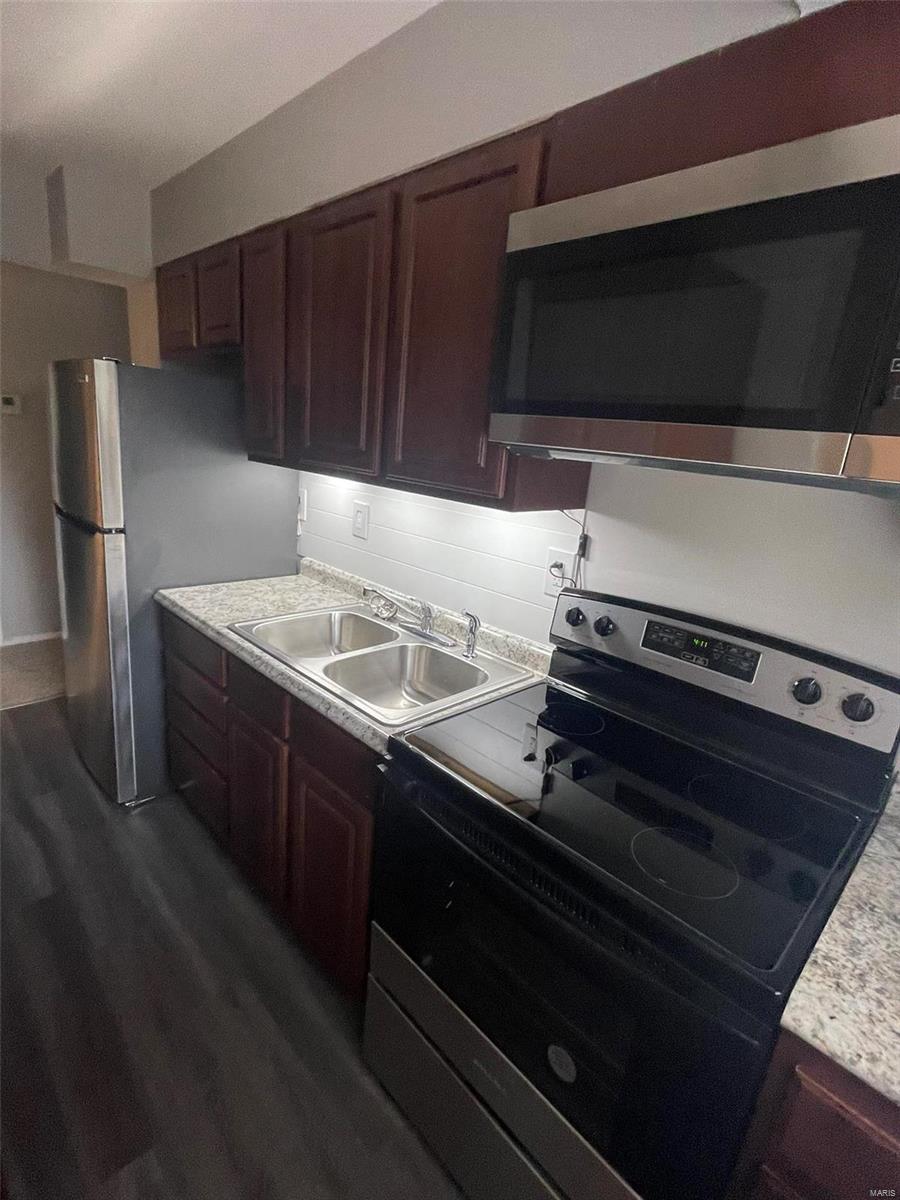 257 Cameron Road St. Louis, MO 63137 - Photo 9 of 30