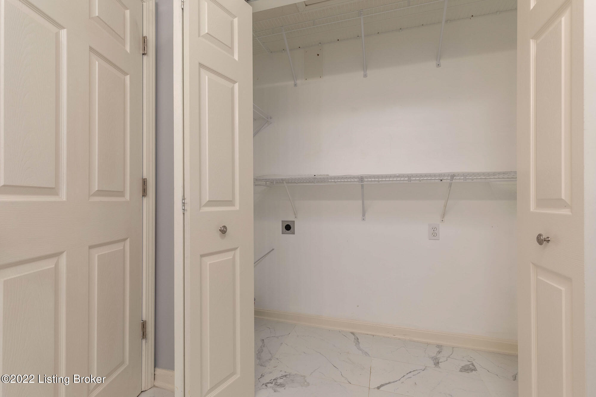 6205 Cooper Chapel Road Louisville, KY 40229 - Photo 15 of 47 2nd Closet in Owners Suite with convenient Laundry Hookups!