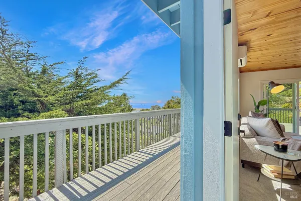 $1,182,000 | 10777 Rock Point Drive, Jenner, CA 95450