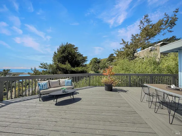 $1,182,000 | 10777 Rock Point Drive, Jenner, CA 95450