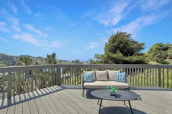 $1,182,000 | 10777 Rock Point Drive, Jenner, CA 95450