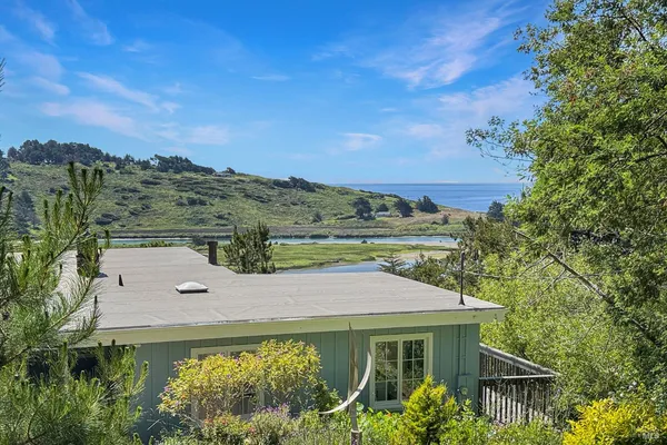 $1,182,000 | 10777 Rock Point Drive, Jenner, CA 95450
