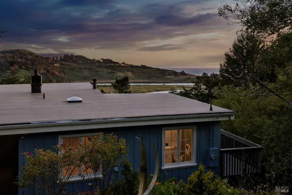 $1,182,000 | 10777 Rock Point Drive, Jenner, CA 95450