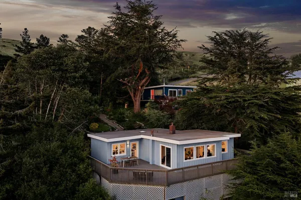 $1,182,000 | 10777 Rock Point Drive, Jenner, CA 95450