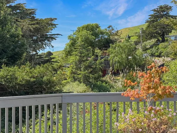 $1,182,000 | 10777 Rock Point Drive, Jenner, CA 95450