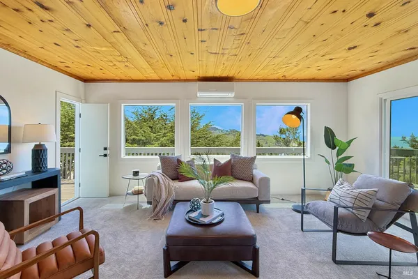 $1,182,000 | 10777 Rock Point Drive, Jenner, CA 95450