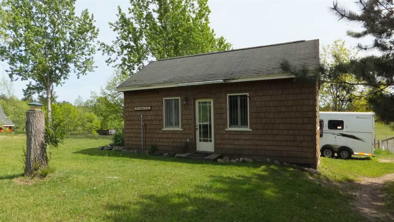 586 East Kasson Road Maple City, MI 49664 - Photo 40 of 47 1829423-39.JPG