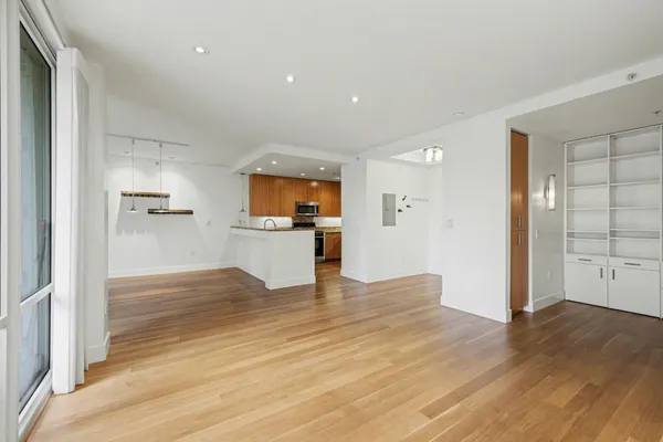 $7,595 | 235 Berry Street, Unit 316, San Francisco, CA 94158