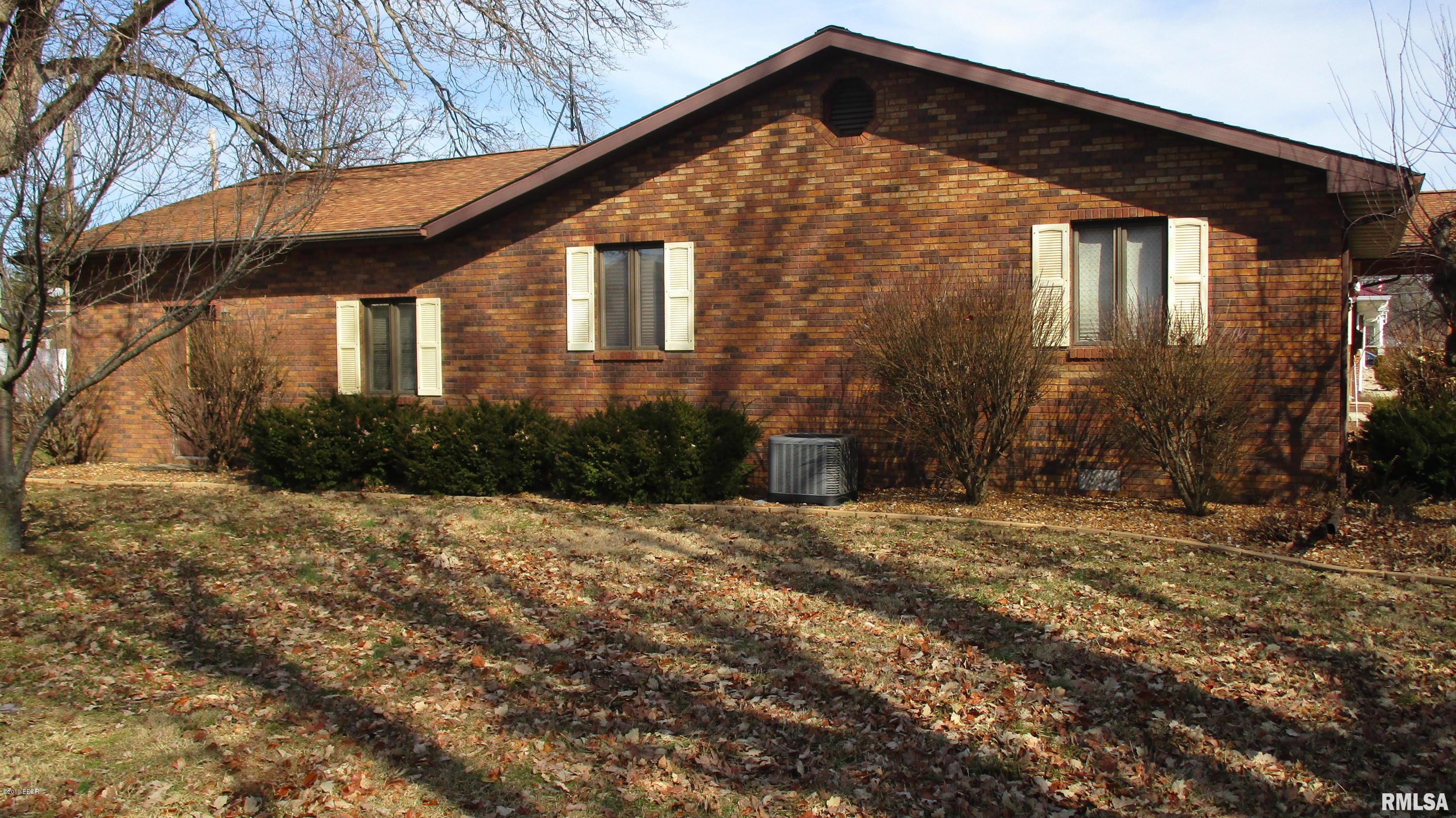 116 West 5th Street Flora, IL 62839 - Photo 4 of 50 Gallery Image 4