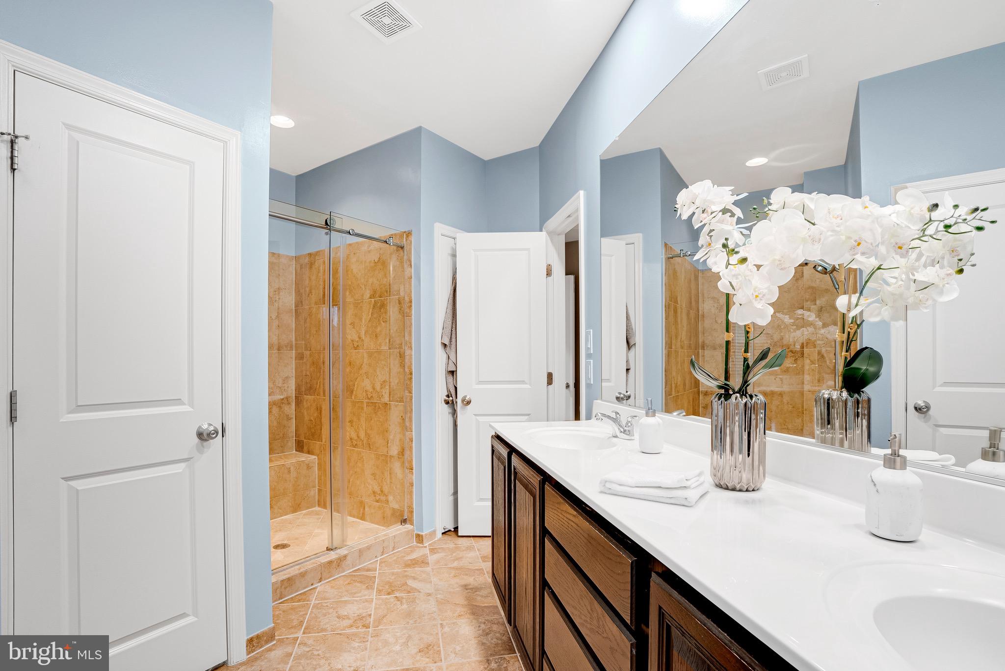 9825 Garden Ranges Laurel, MD 20723 - Photo 29 of 46 Owner's En-Suite Bathroom | Soaking Tub | Shower.