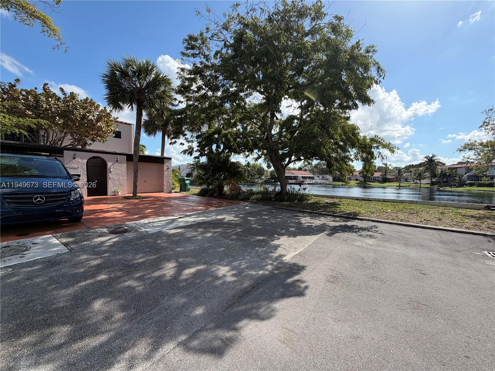 7216 Jacaranda Lane Miami Lakes, FL 33014 - Photo 2 of 17 end of street privacy