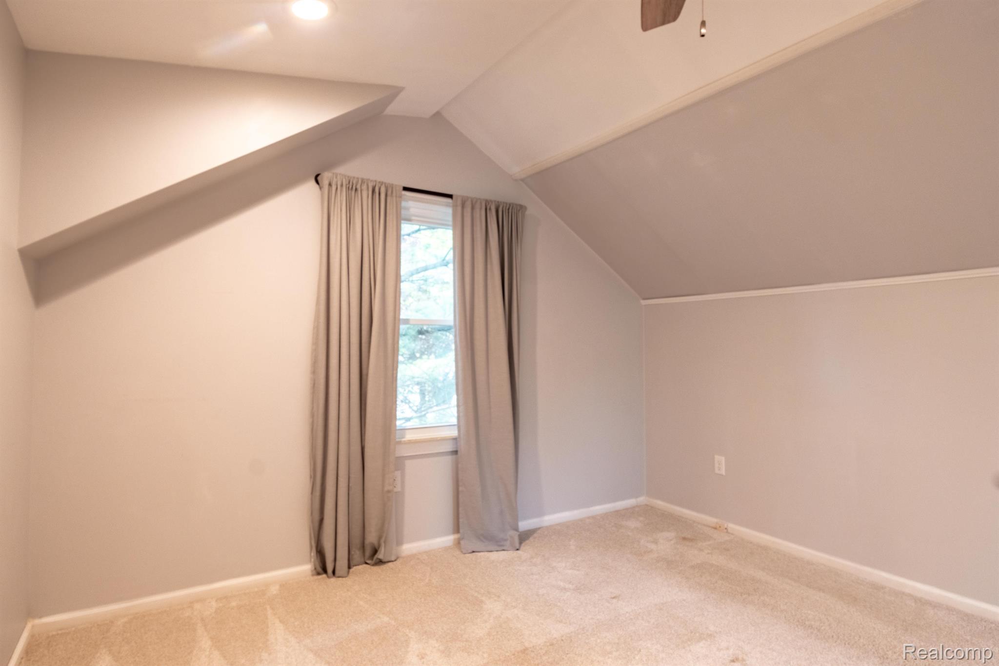 2119 Columbia Road Berkley, MI 48072 - Photo 21 of 39 Gallery Image 21