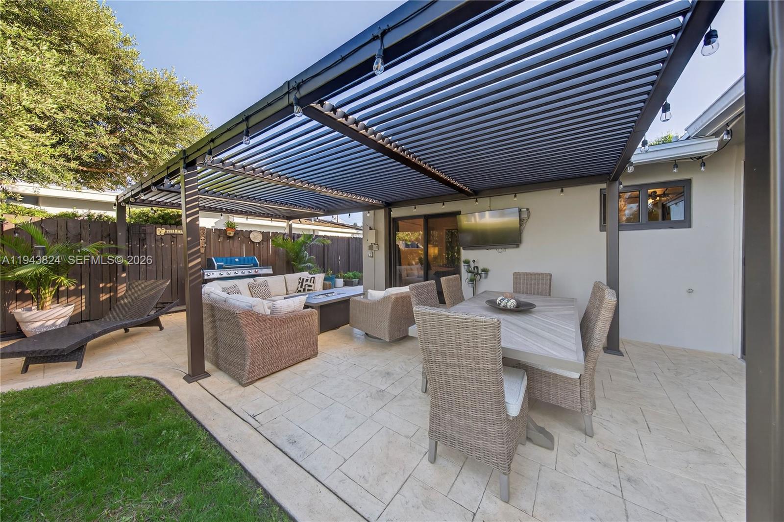371 Southeast 3rd Street Pompano Beach, FL 33060 - Photo 25 of 87 a view of a patio with table and chairs