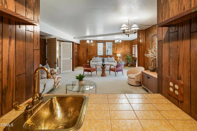 a room with lots of tables and chairs