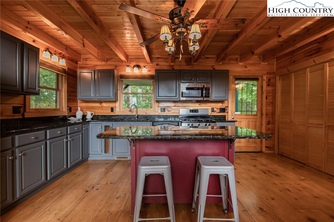 868 Staghorn Road Purlear, NC 28665 - Photo 5 of 50