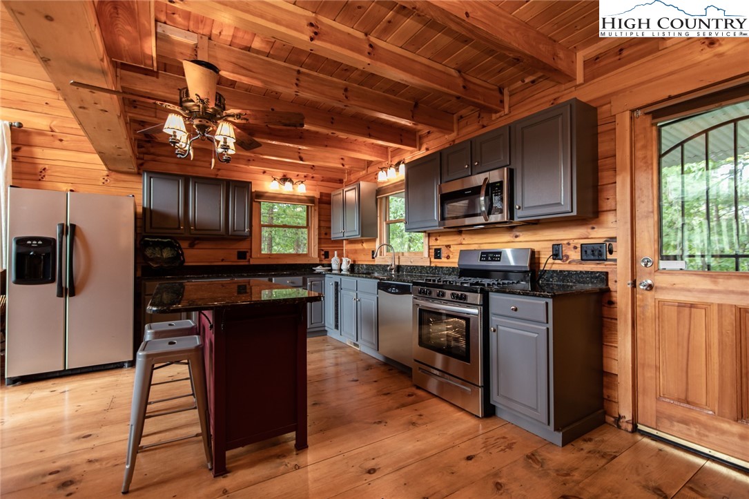 868 Staghorn Road Purlear, NC 28665 - Photo 6 of 50