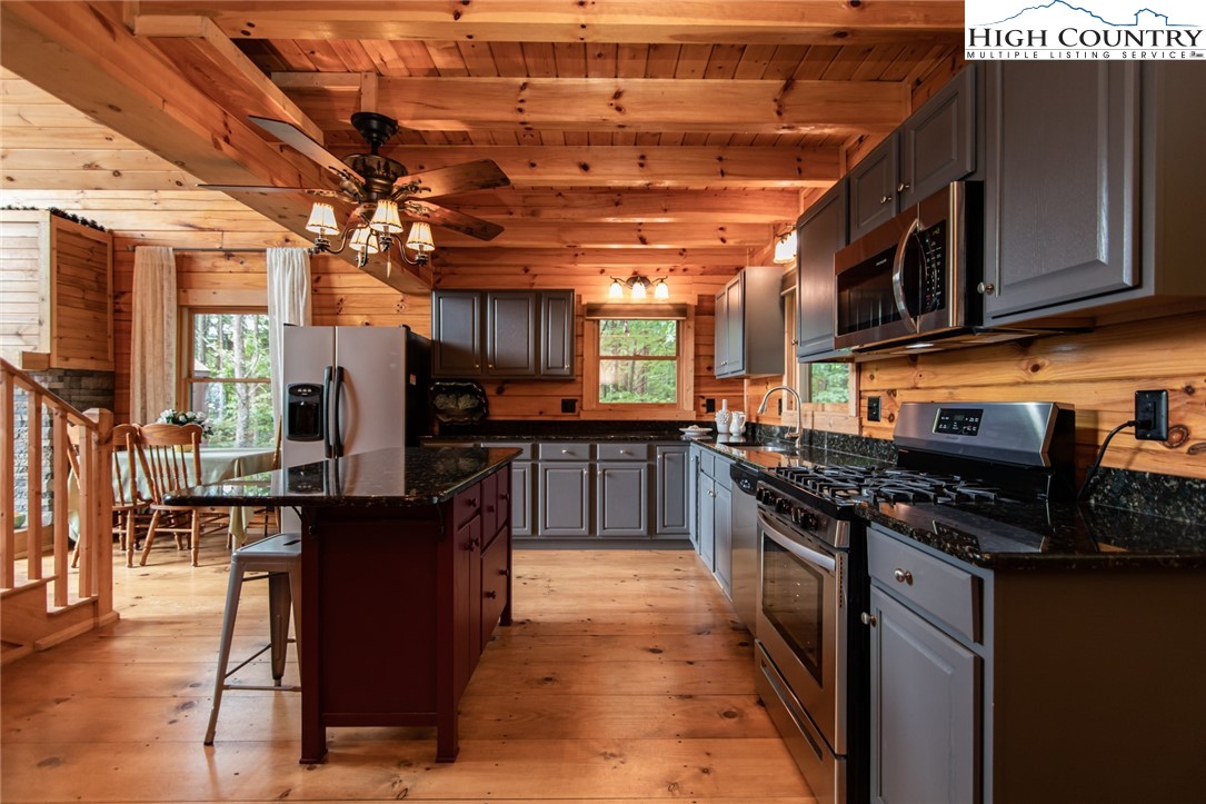 868 Staghorn Road Purlear, NC 28665 - Photo 7 of 50