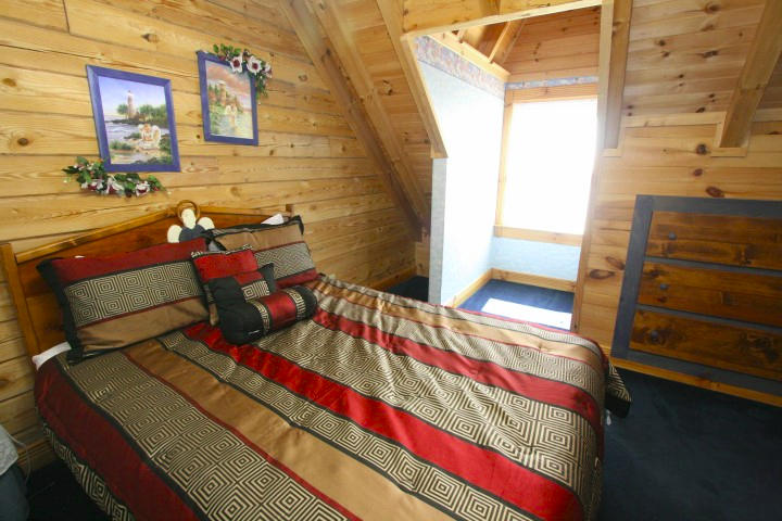 1616 South Mountain View Road Sevierville, TN 37876 - Photo 12 of 27 IMG_6483 (Small)BEDROOM 2