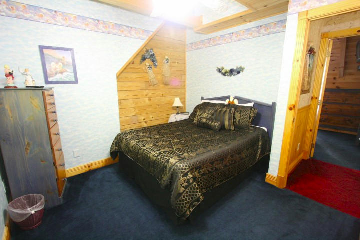 1616 South Mountain View Road Sevierville, TN 37876 - Photo 13 of 27 IMG_6485 (Small)BEDROOM 3