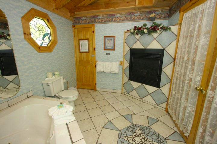 1616 South Mountain View Road Sevierville, TN 37876 - Photo 15 of 27 IMG_6487 (Small)HALL BATH