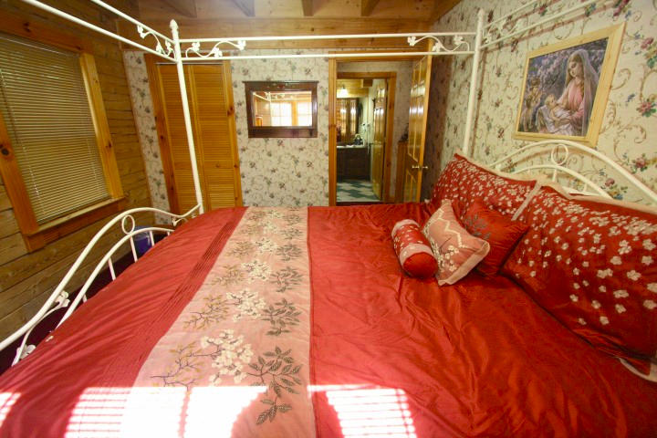 1616 South Mountain View Road Sevierville, TN 37876 - Photo 8 of 27 IMG_6474 (Small)BEDROOM 1