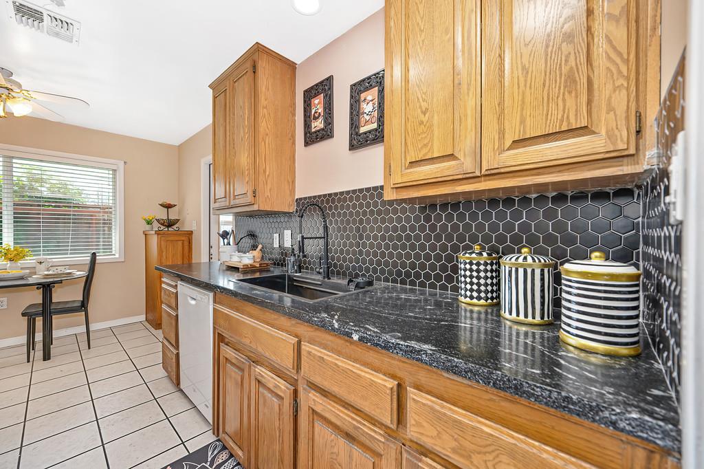 6409 Larry Way North Highlands, CA 95660 - Photo 6 of 21