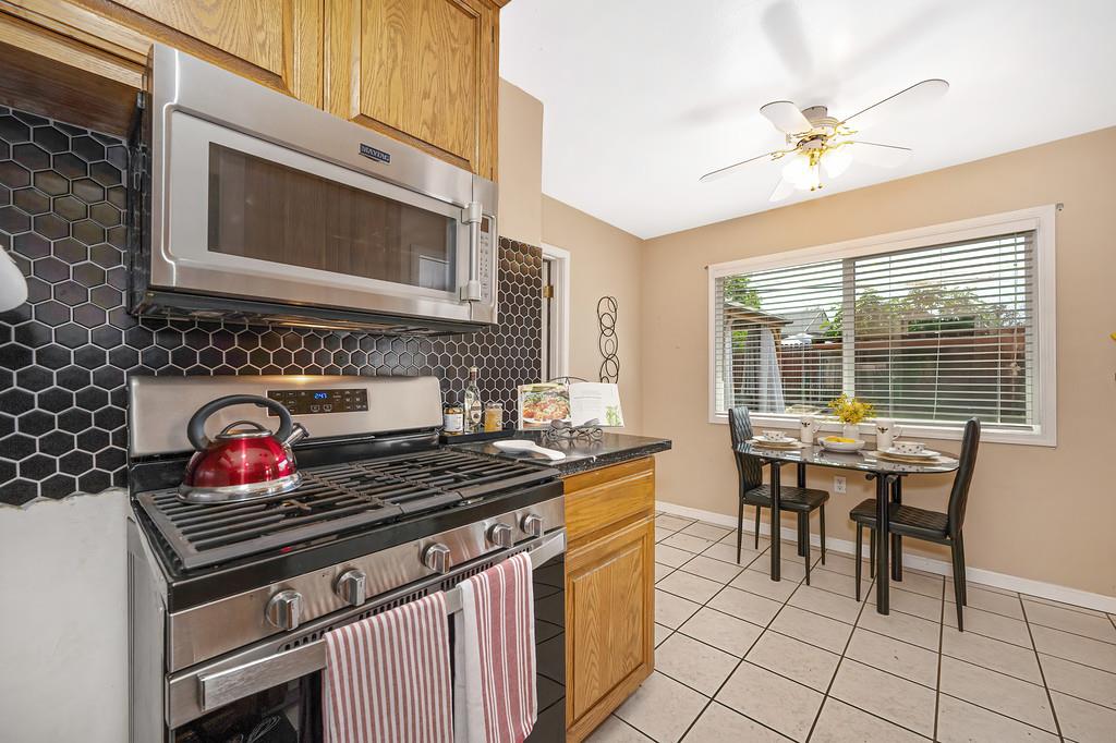 6409 Larry Way North Highlands, CA 95660 - Photo 7 of 21