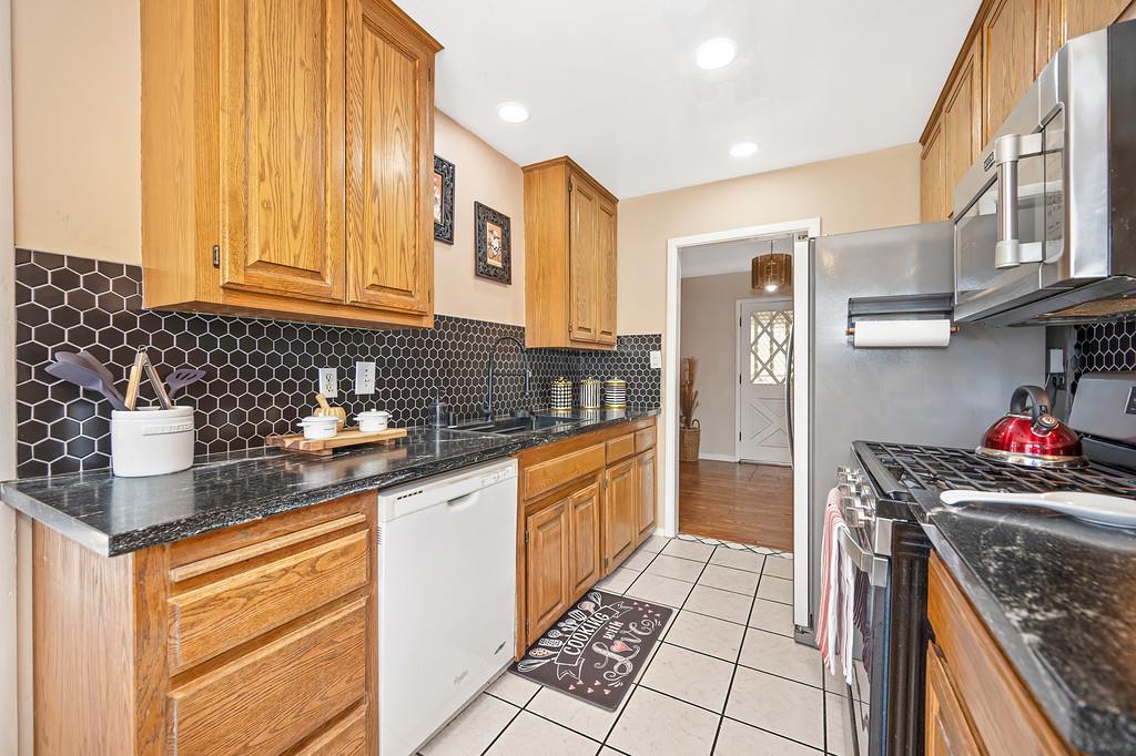 6409 Larry Way North Highlands, CA 95660 - Photo 8 of 21