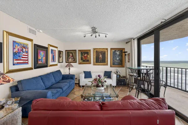 $650,000 | 5420 North Ocean Drive, Unit 1201, Singer Island, FL 33404