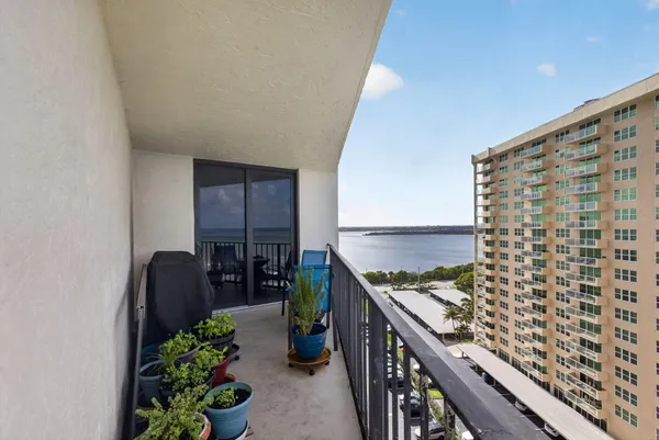 $650,000 | 5420 North Ocean Drive, Unit 1201, Singer Island, FL 33404