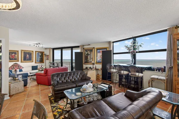 $650,000 | 5420 North Ocean Drive, Unit 1201, Singer Island, FL 33404